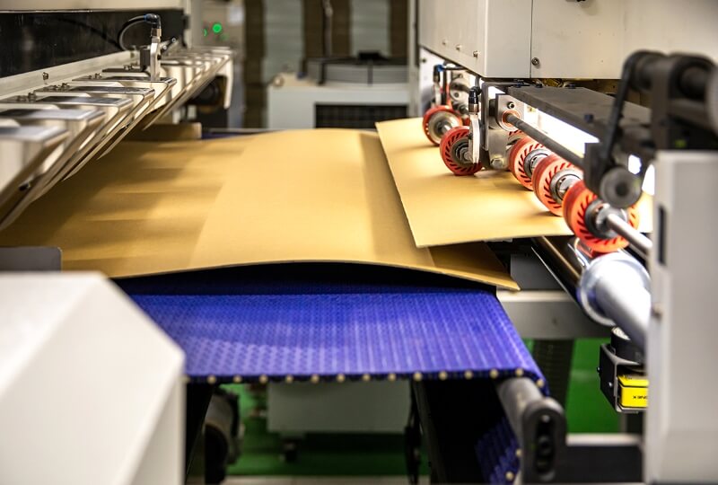 人力による作業のロボット化や無人で製品を生産できる設備の開発にも注力