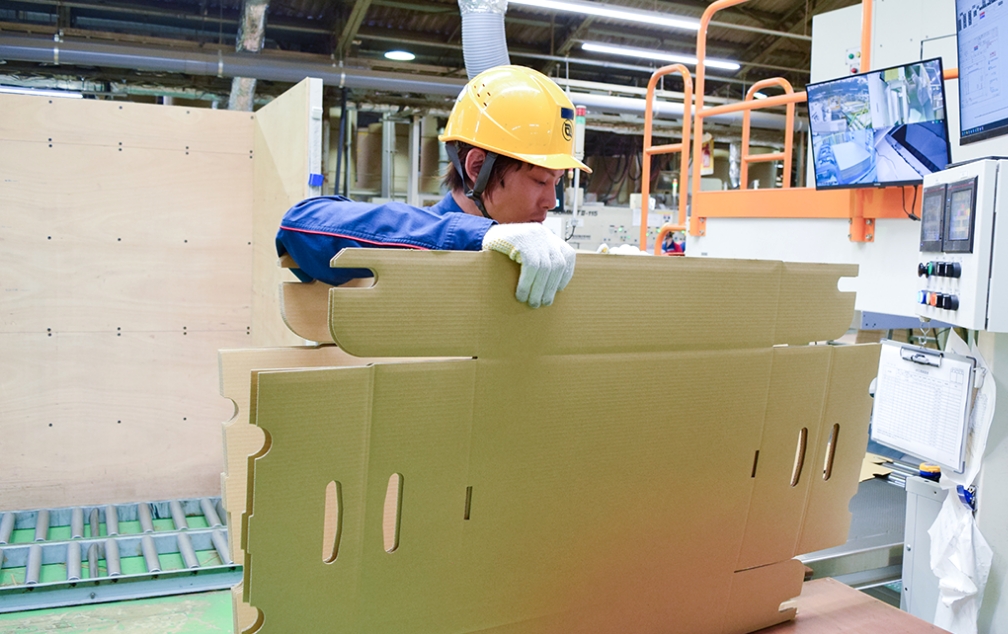 工場での作業風景