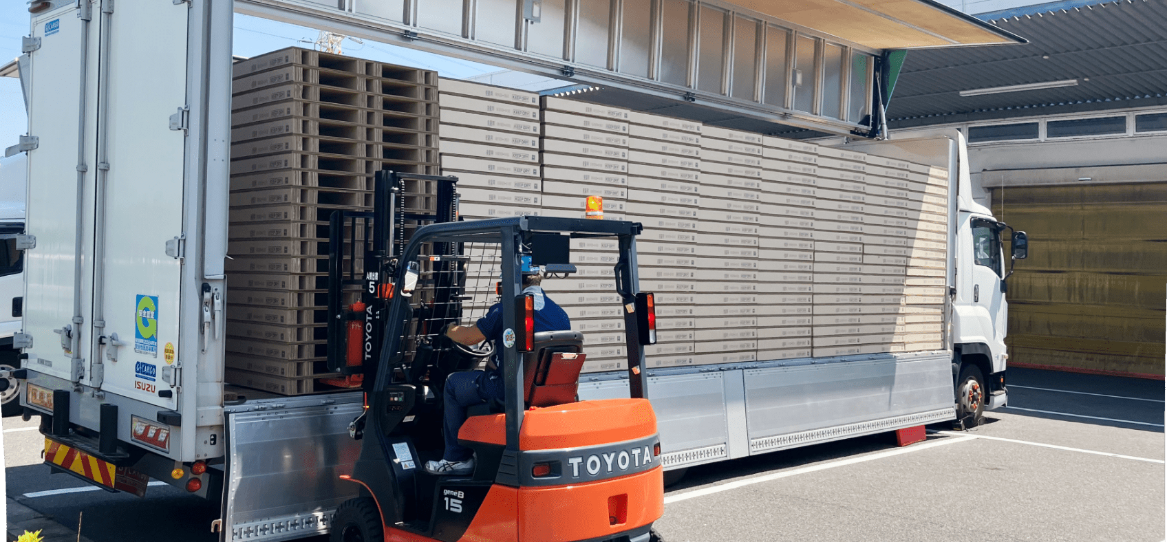 大量生産にも対応可能（段ボールパレット 月100,000台以上の供給が可能）